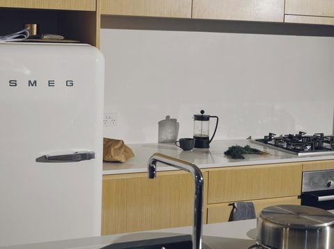 Nishi Apartments Eco Living By Ovolo - Pubs and Clubs 11