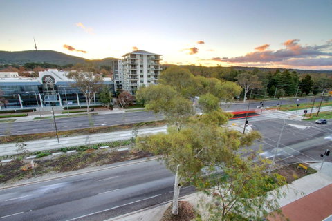 IQ Smart Apartments 704 Braddon ACT - Go Out 6