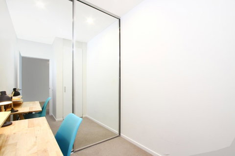 IQ Smart Apartments 704 Braddon ACT - Go Out 1