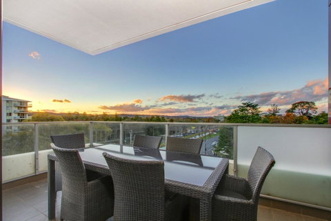 IQ Smart Apartments 704 Braddon ACT - Go Out 7