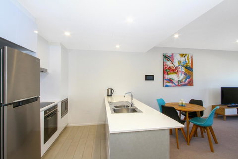 IQ Smart Apartments 704 Braddon ACT - Go Out 4