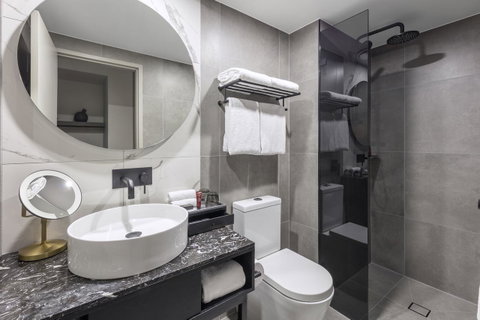Deco Hotel Canberra - Go Out 6