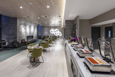 Deco Hotel Canberra - Go Out 2