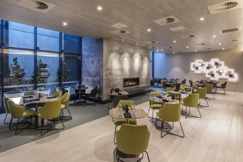 Deco Hotel Canberra - Go Out 1