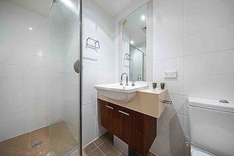 Spacious 1BR Stylish New Acton Apartment +Parking - Pubs and Clubs 17