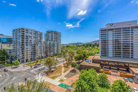 Spacious 1BR Stylish New Acton Apartment +Parking - Pubs and Clubs 18