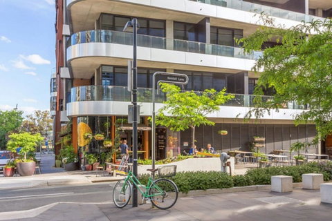 Spacious 1BR Stylish New Acton Apartment +Parking - Pubs and Clubs 11