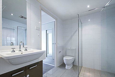 Spacious 1BR Stylish New Acton Apartment +Parking - Pubs and Clubs 9