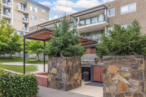 Spacious 1BR Stylish New Acton Apartment +Parking - Pubs and Clubs 22