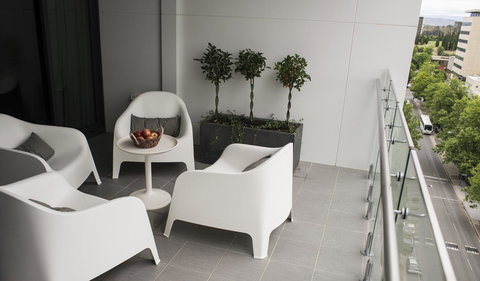 KUI - Manhattan Apartments - Go Out 2