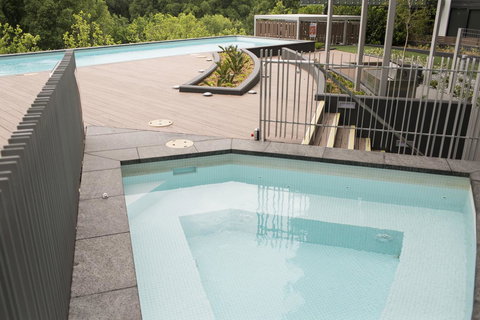 KUI - Manhattan Apartments - Go Out 3