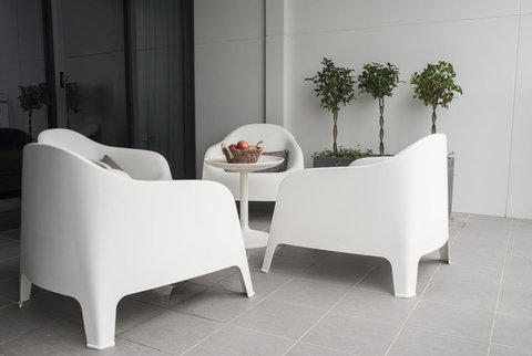 KUI - Manhattan Apartments - Go Out 1