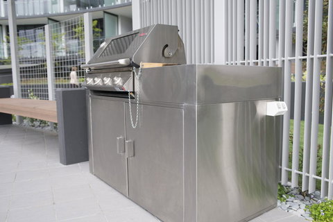 KUI - Manhattan Apartments - Go Out 18