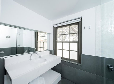 Peppers Gallery Hotel - Pubs and Clubs 40