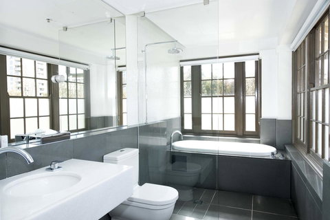 Peppers Gallery Hotel - Pubs and Clubs 17