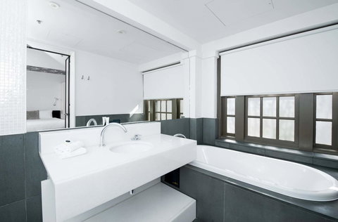 Peppers Gallery Hotel - Pubs and Clubs 3