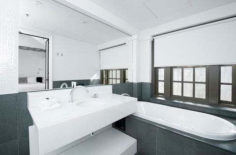 Peppers Gallery Hotel - Pubs and Clubs 38