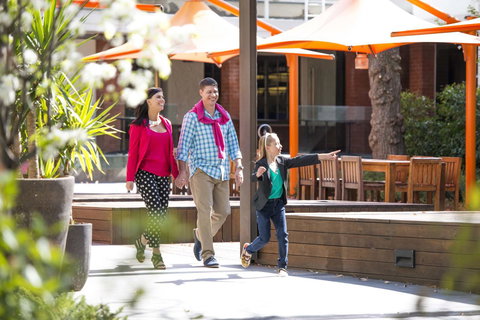 Peppers Gallery Hotel - Pubs and Clubs 9