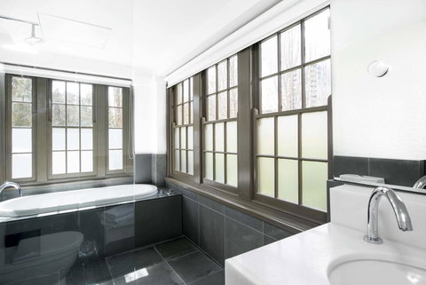 Peppers Gallery Hotel - Pubs and Clubs 10