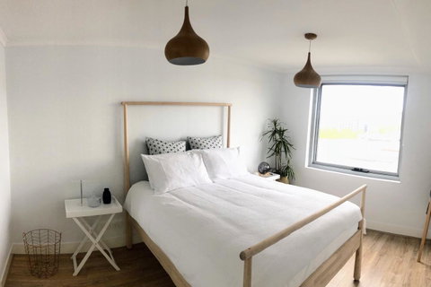 Staying Places - The Avenue - Go Out 10