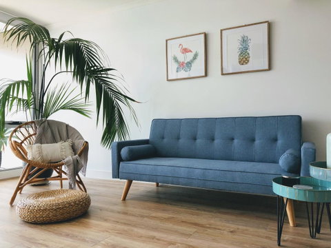 Staying Places - The Avenue - Go Out 11