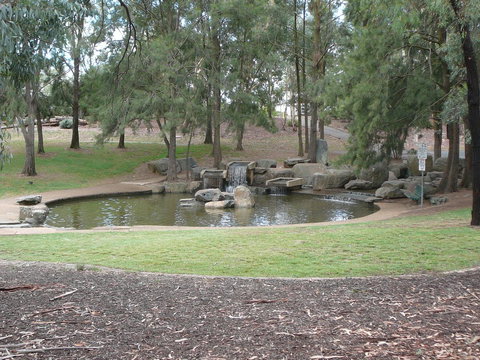 3BR Executive Apartment With Lake And Mountain Views - Pubs and Clubs 10