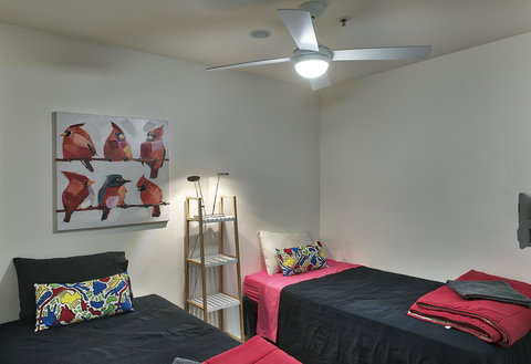 3BR Executive Apartment With Lake And Mountain Views - Pubs and Clubs 4