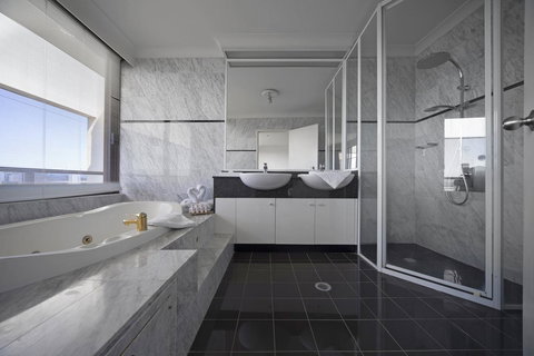 BreakFree Capital Tower Apartments - Go Out 36