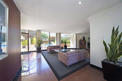 BreakFree Capital Tower Apartments - Go Out 22