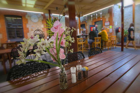 Wellington Courthouse - Pubs and Clubs 11