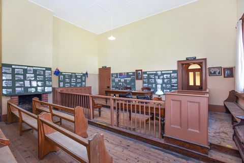 Wellington Courthouse - Pubs and Clubs 28