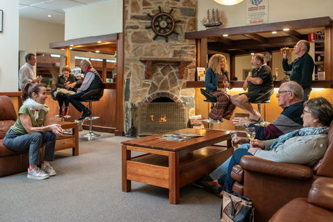 Mercure Kangaroo Island Lodge - Pubs and Clubs 6