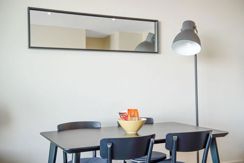 Port Adelaide Executive Waterfront Apartment - Pubs and Clubs 12