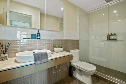Port Adelaide Executive Waterfront Apartment - Pubs and Clubs 4