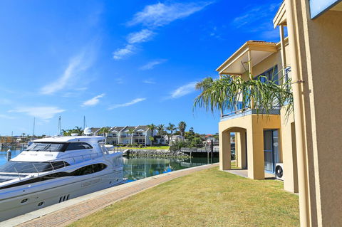 Marina Hotel - Pubs and Clubs 27