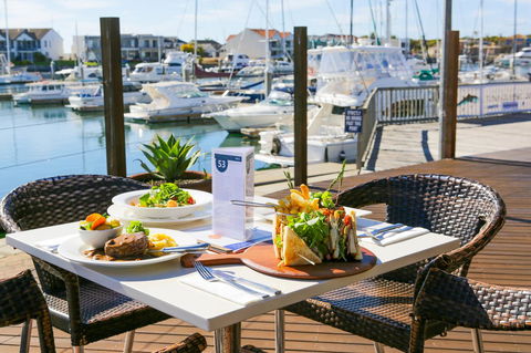 Marina Hotel - Pubs and Clubs 43
