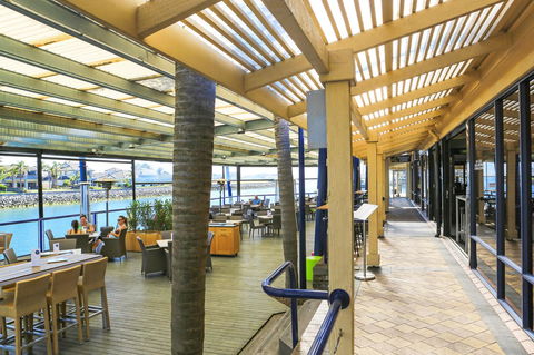 Marina Hotel - Pubs and Clubs 44
