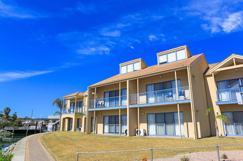Marina Hotel - Pubs and Clubs 28