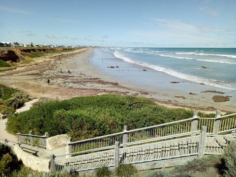 Driftwood On Dover - Pubs and Clubs 0
