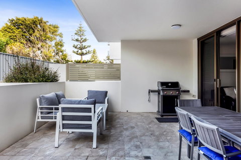 Bluewater Apartments - Pubs and Clubs 10