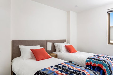 Bluewater Apartments - Pubs and Clubs 1