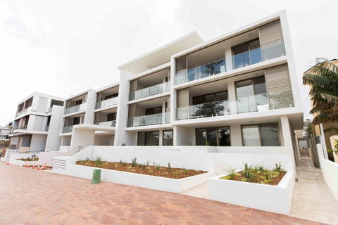 Bluewater Apartments - Pubs and Clubs 7