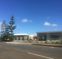 Villas on the Bay Kingscote - Pubs and Clubs