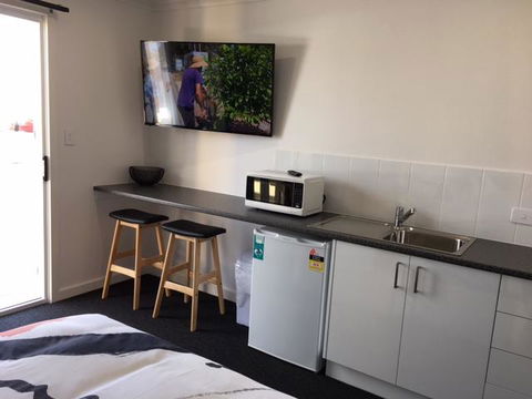 Port Lincoln Shark Apartment 1 - Pubs and Clubs 11