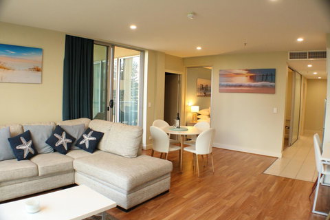 Beachside Luxury Apartments One & Two Bedroom In Beachfront Oaks Pier Building - Go Out 4