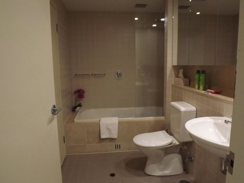 Beachside Luxury Apartments One & Two Bedroom In Beachfront Oaks Pier Building - Go Out 1