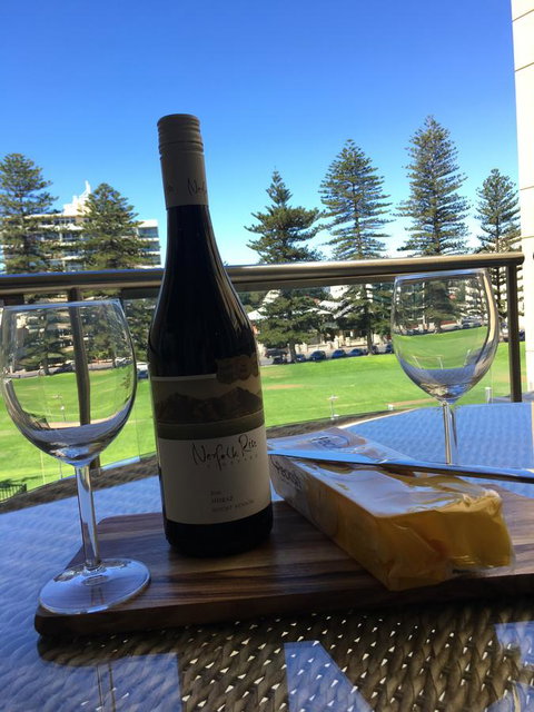 Beachside Luxury Apartments One & Two Bedroom In Beachfront Oaks Pier Building - Go Out 15