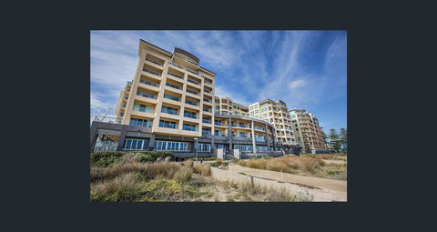 Beachside Luxury Apartments One & Two Bedroom In Beachfront Oaks Pier Building - Go Out 2