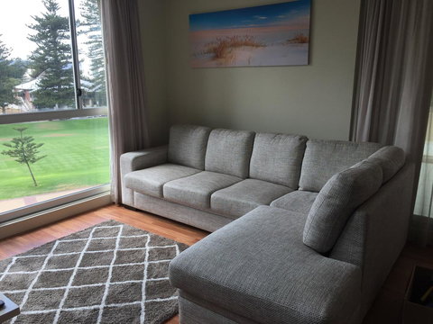 Beachside Luxury Apartments One & Two Bedroom In Beachfront Oaks Pier Building - Go Out 16