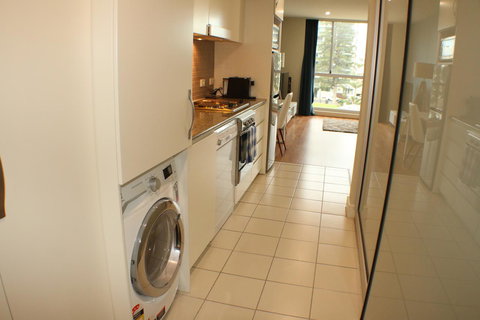 Beachside Luxury Apartments One & Two Bedroom In Beachfront Oaks Pier Building - Go Out 6